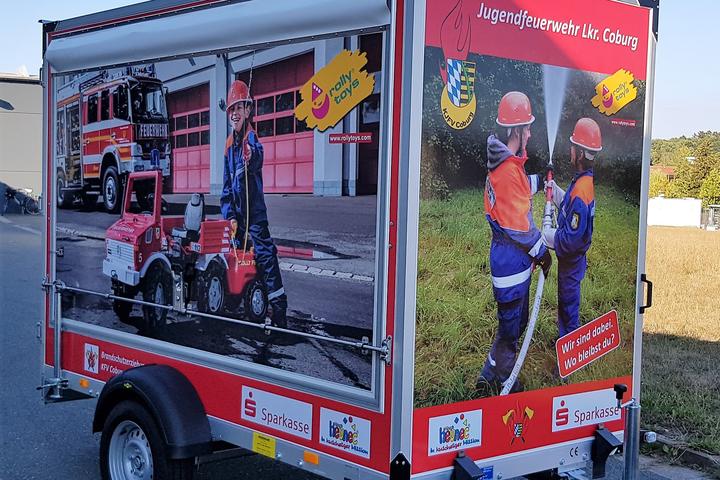 Anschaffung eines PKW-Anhängers für die Jugendfeuerwehr - Sparkassenspende